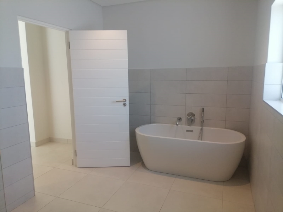 3 Bedroom Property for Sale in Somerset Lakes Western Cape